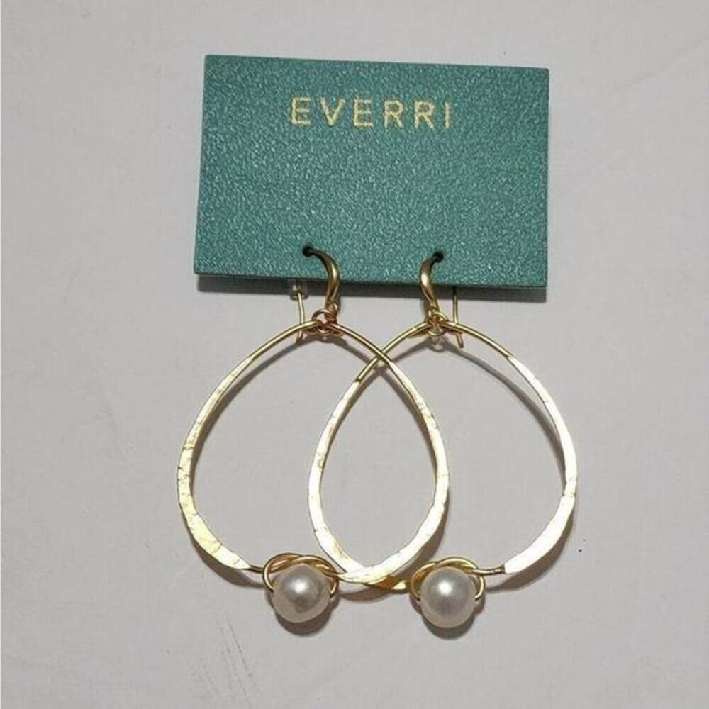 Everri gold tone faux pearl dangly chandelier earnings‎ new!!